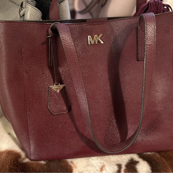 MK burgundy Sullivan tote bag used still in great condition no damage - Picture 3 of 4
